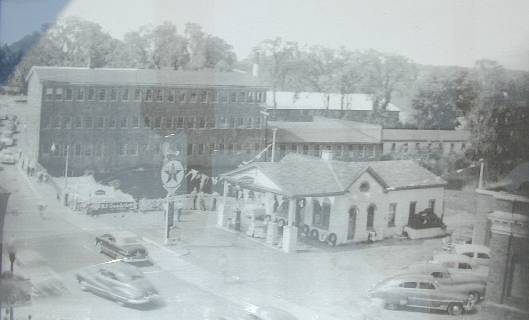 1950's Hudson, MA Robinsons Hardware - Santino Parente's Garage